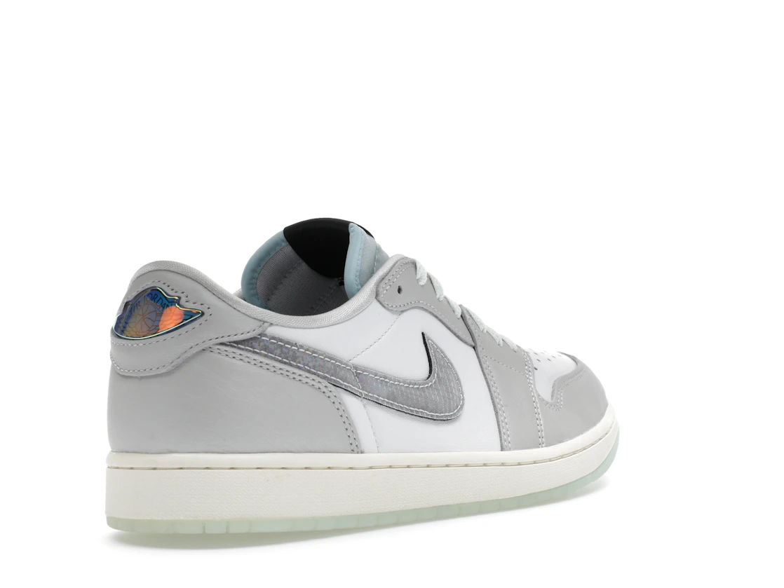 Vue 32 de Jordan 1 Retro Low OG Year of the Snake (2025)