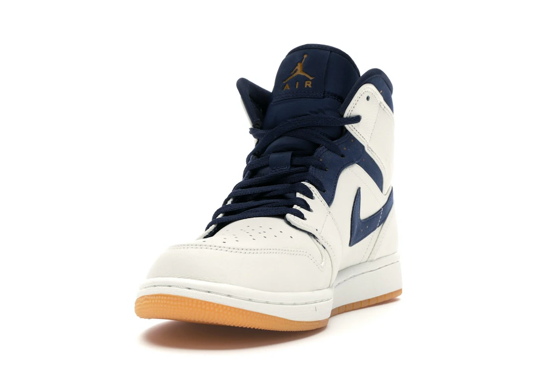 Vue 12 de Jordan 1 Retro Mid Jeter