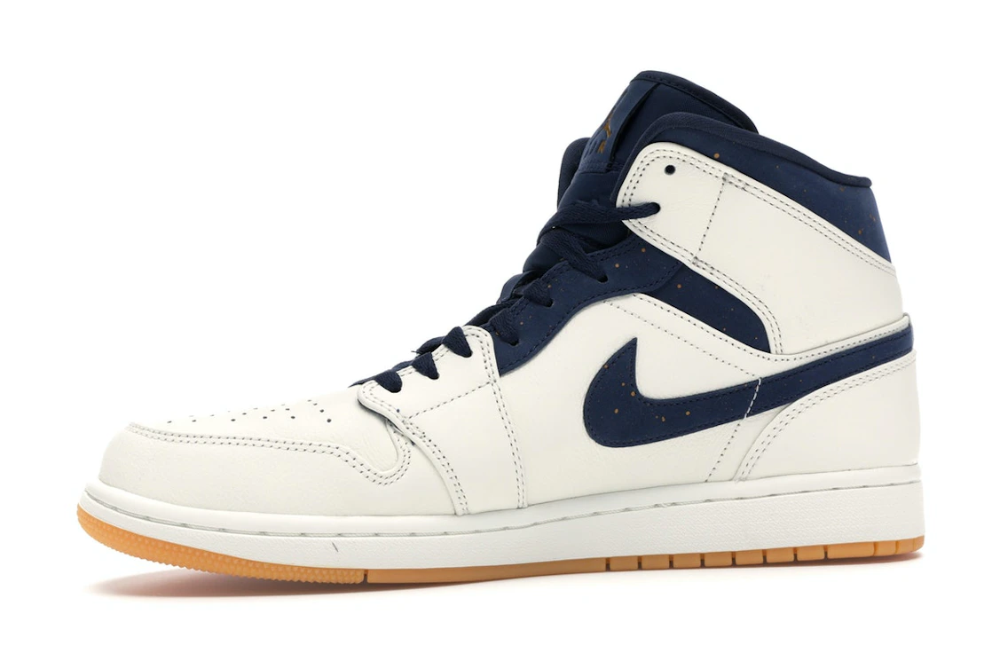Vue 17 de Jordan 1 Retro Mid Jeter