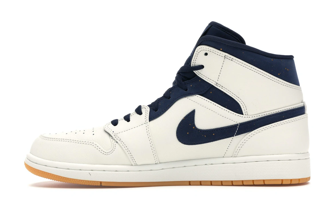 Vue 19 de Jordan 1 Retro Mid Jeter