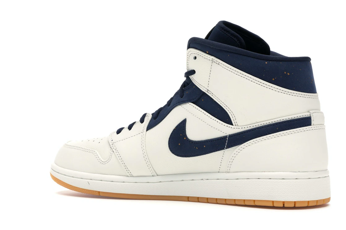 Vue 22 de Jordan 1 Retro Mid Jeter