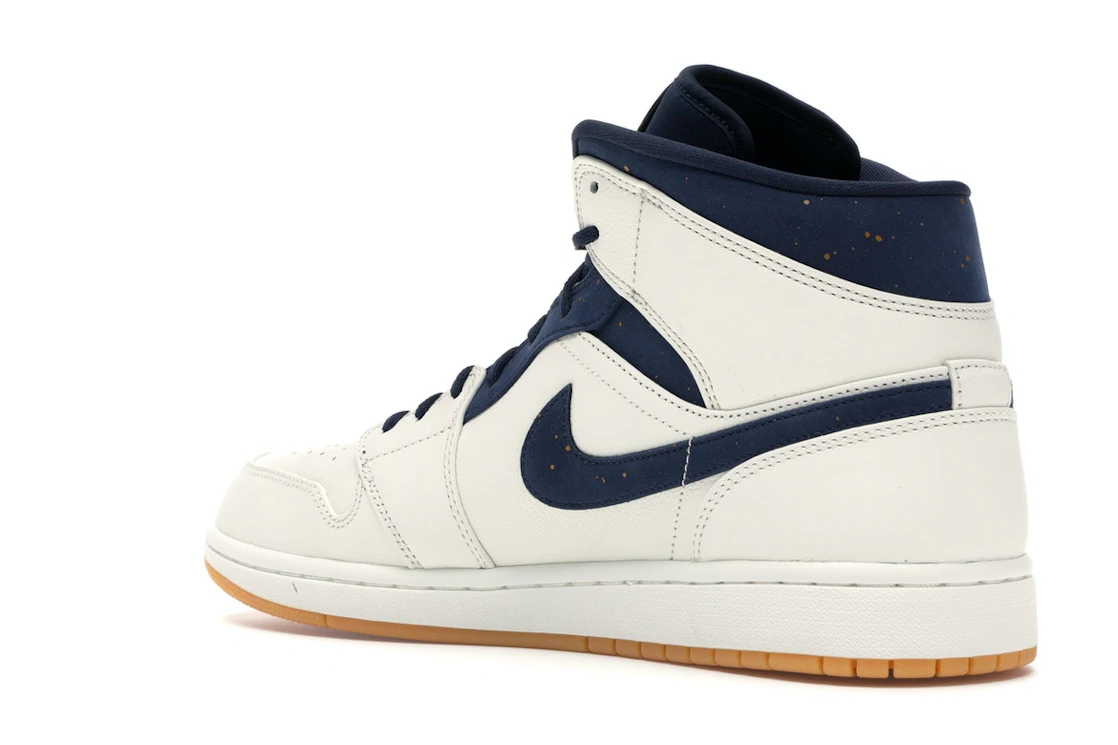 Vue 23 de Jordan 1 Retro Mid Jeter
