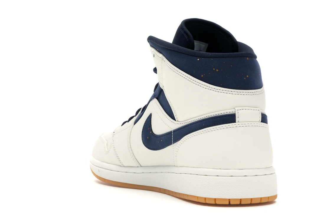 Vue 25 de Jordan 1 Retro Mid Jeter