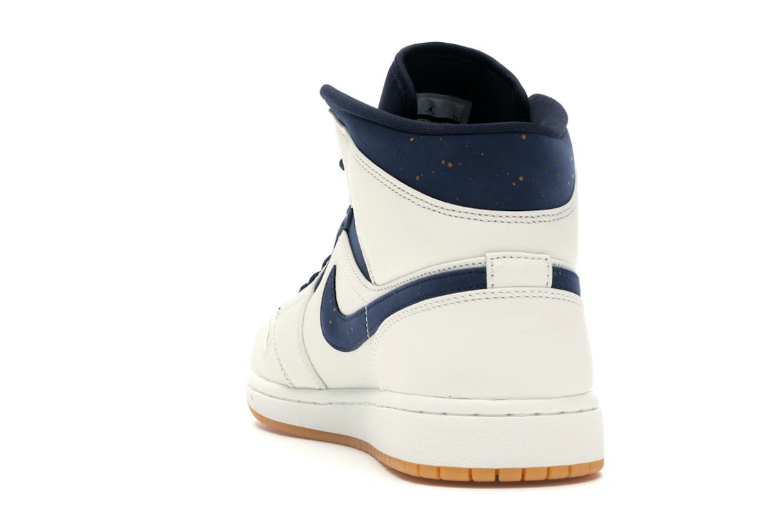 Vue 26 de Jordan 1 Retro Mid Jeter