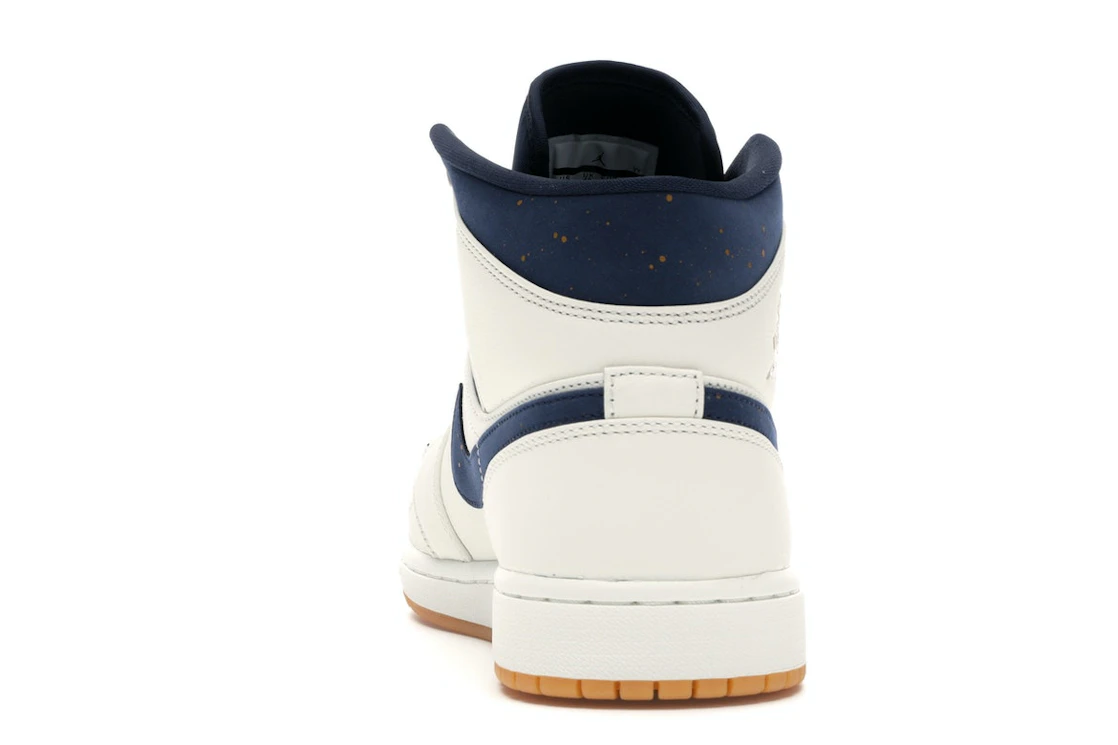 Vue 27 de Jordan 1 Retro Mid Jeter