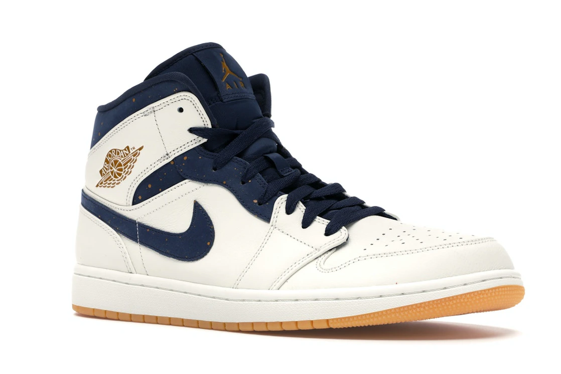 Vue 4 de Jordan 1 Retro Mid Jeter