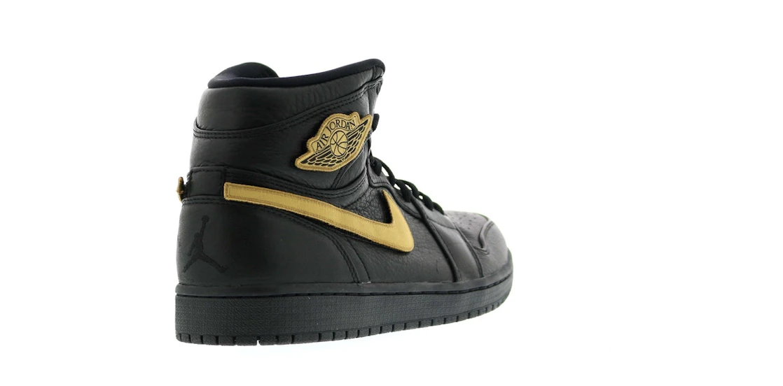 Vue 22 de Jordan 1 Retro BHM (2017)