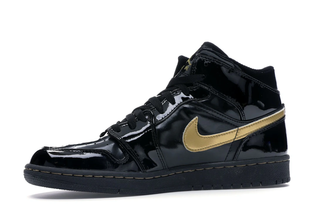 Vue 17 de Jordan 1 Retro Black Metallic Gold (2003)