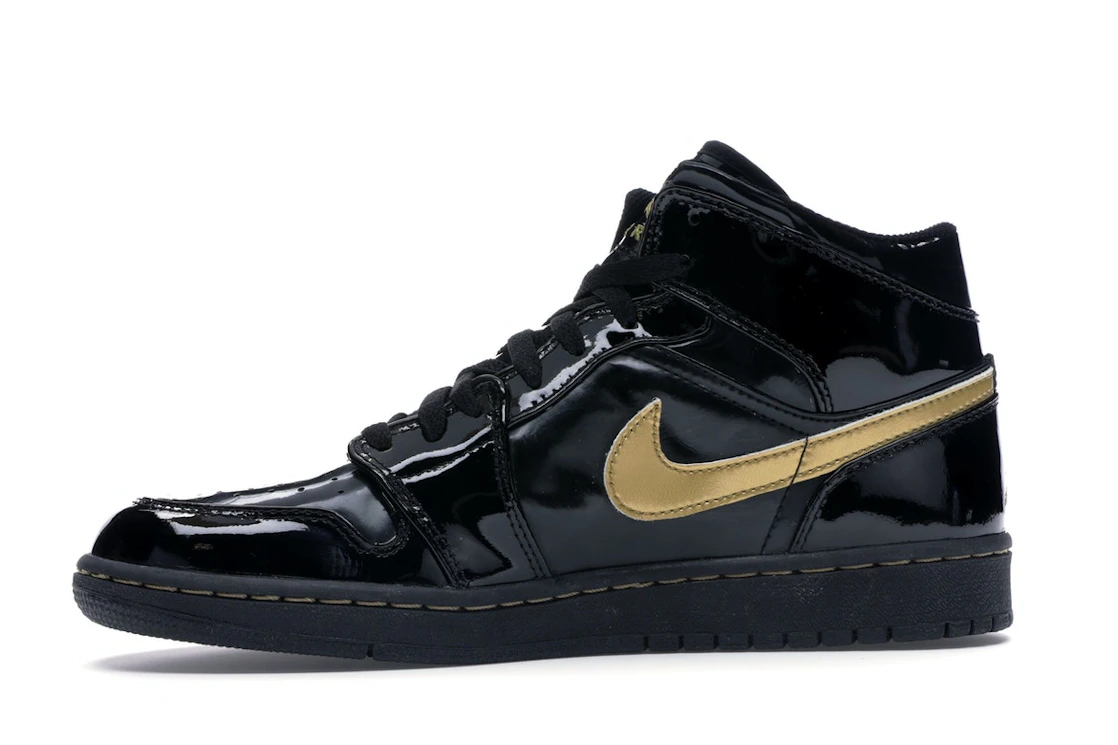 Vue 18 de Jordan 1 Retro Black Metallic Gold (2003)