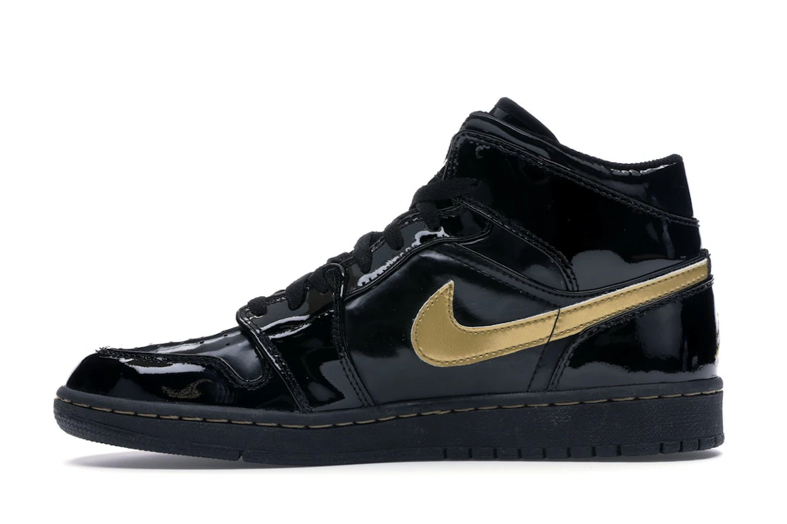 Vue 19 de Jordan 1 Retro Black Metallic Gold (2003)