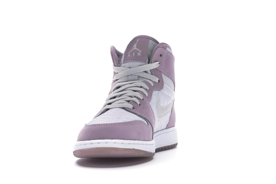 Vue 12 de Jordan 1 Retro Heiress Plum Fog (GS)