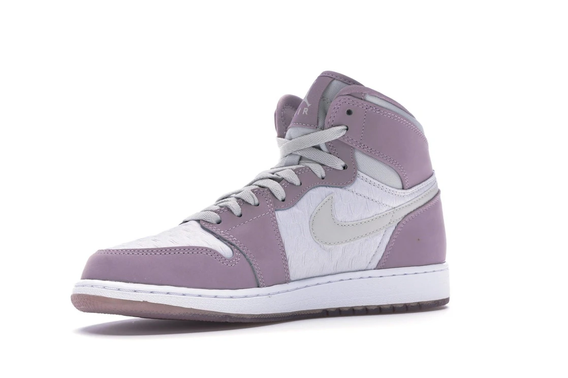 Vue 16 de Jordan 1 Retro Heiress Plum Fog (GS)