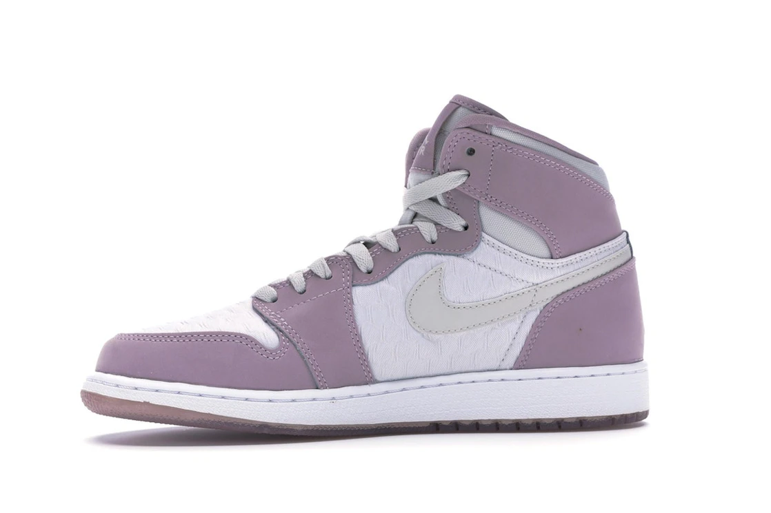 Vue 18 de Jordan 1 Retro Heiress Plum Fog (GS)