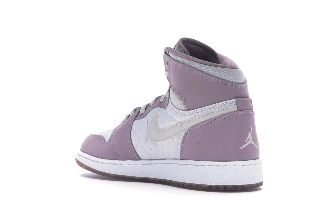 Vue 24 de Jordan 1 Retro Heiress Plum Fog (GS)