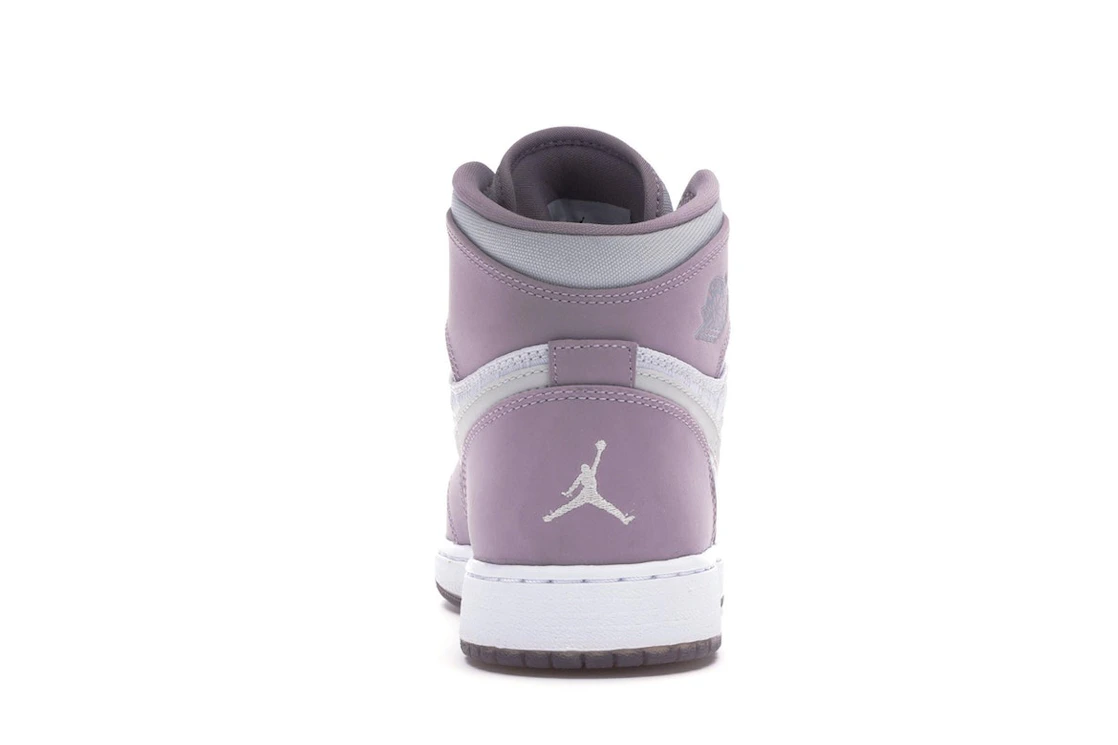 Vue 28 de Jordan 1 Retro Heiress Plum Fog (GS)