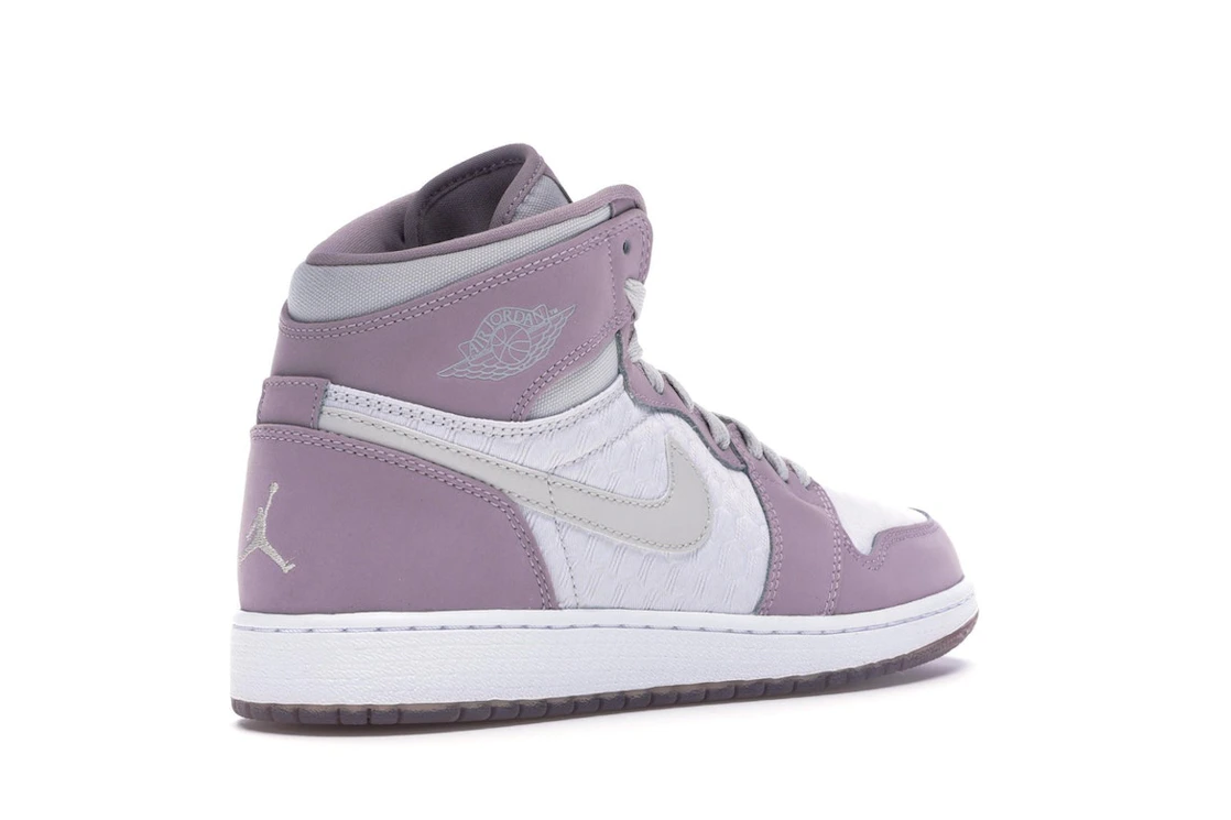 Vue 33 de Jordan 1 Retro Heiress Plum Fog (GS)