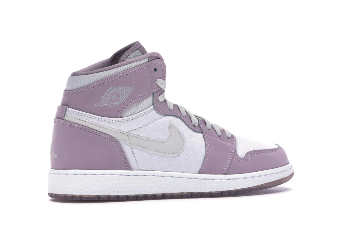 Vue 35 de Jordan 1 Retro Heiress Plum Fog (GS)