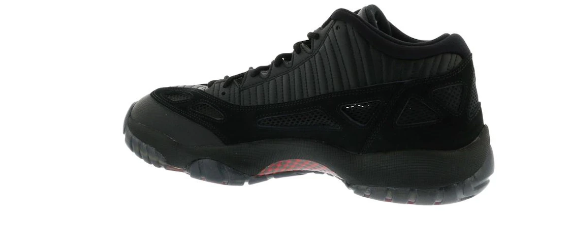 Vue 15 de Jordan 11 Retro Low IE Referee (2015)