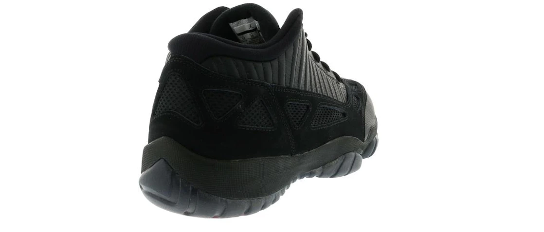 Vue 22 de Jordan 11 Retro Low IE Referee (2015)