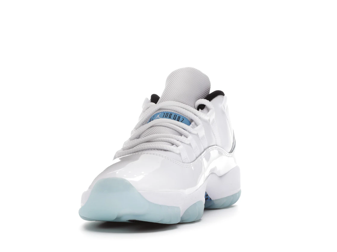 Vue 12 de Jordan 11 Retro Low Legend Blue
