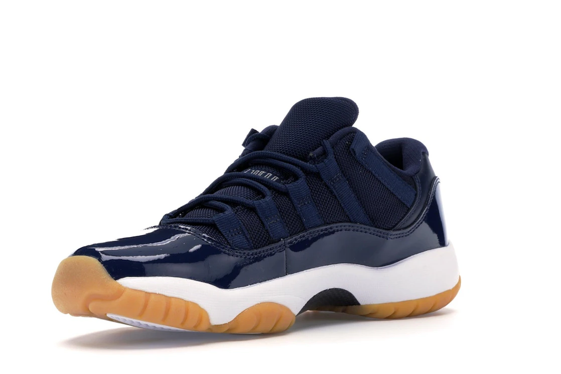 Vue 15 de Jordan 11 Retro Low Midnight Navy (GS)