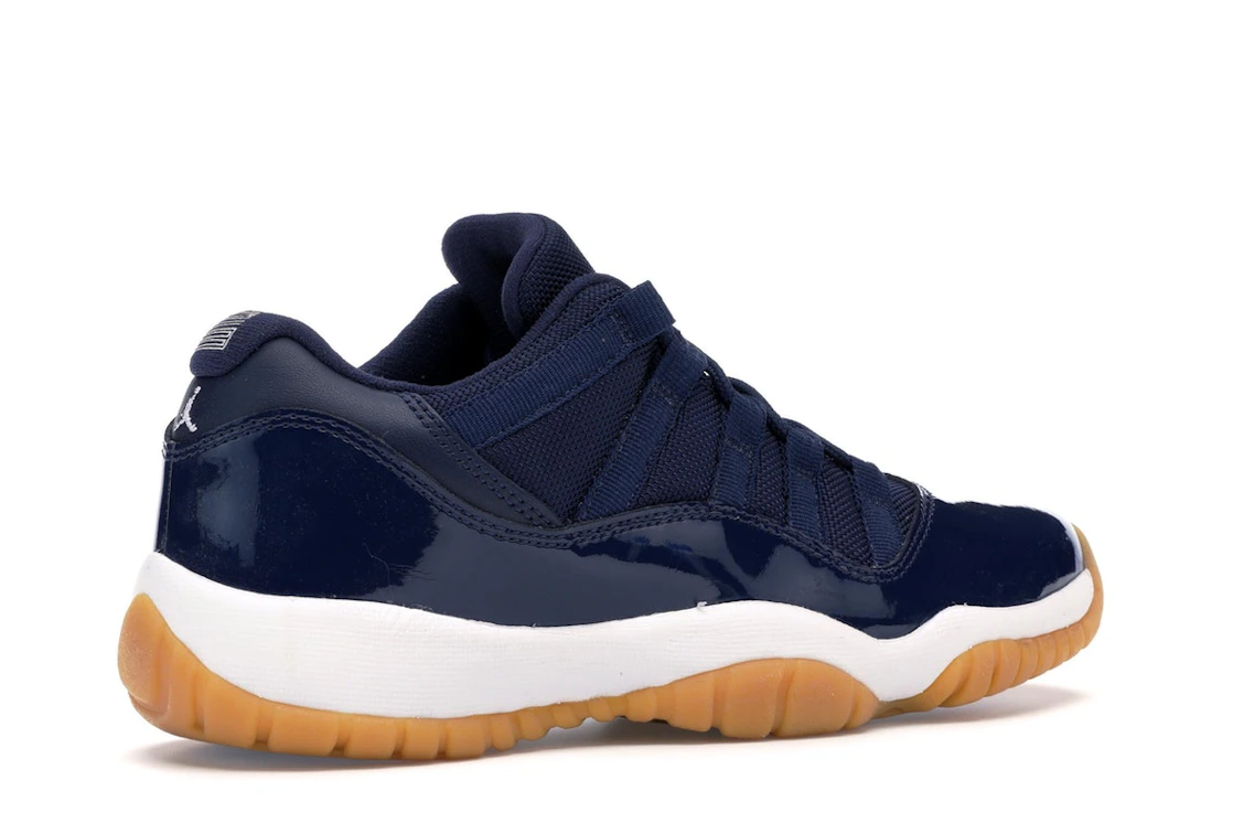 Vue 34 de Jordan 11 Retro Low Midnight Navy (GS)
