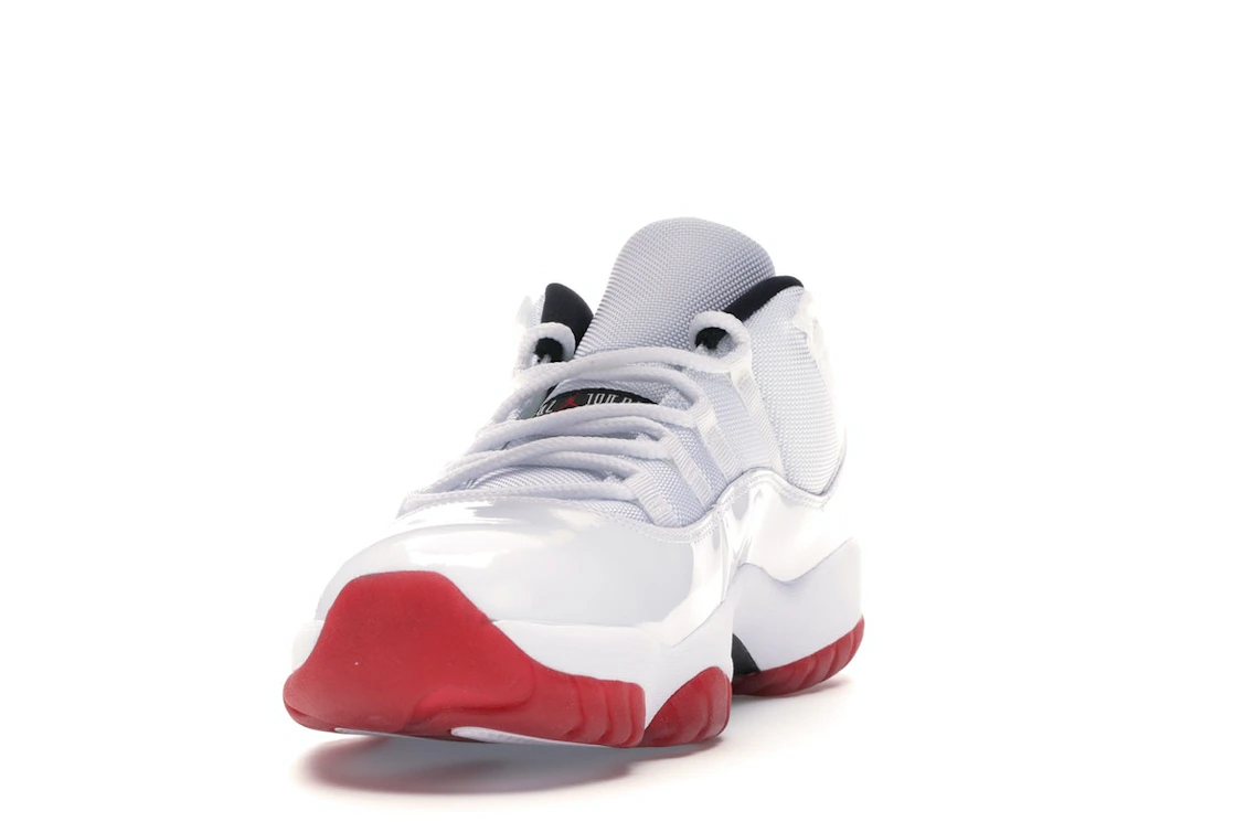 Vue 12 de Jordan 11 Retro Low White Red (2012)