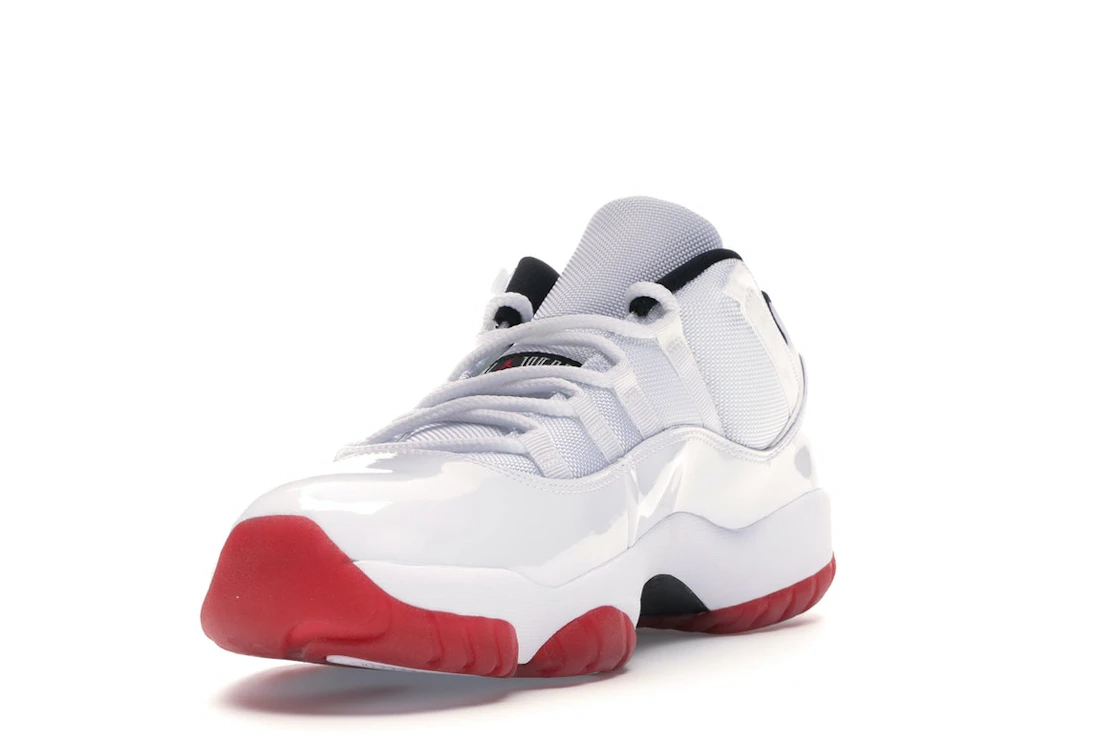Vue 13 de Jordan 11 Retro Low White Red (2012)