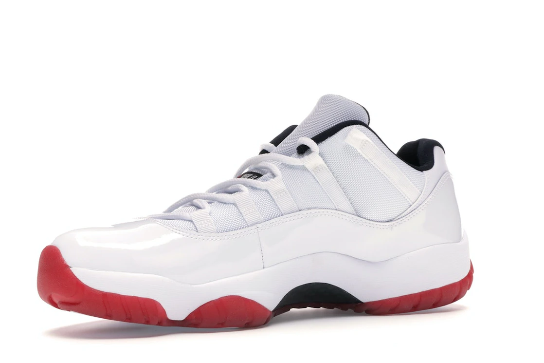 Vue 16 de Jordan 11 Retro Low White Red (2012)