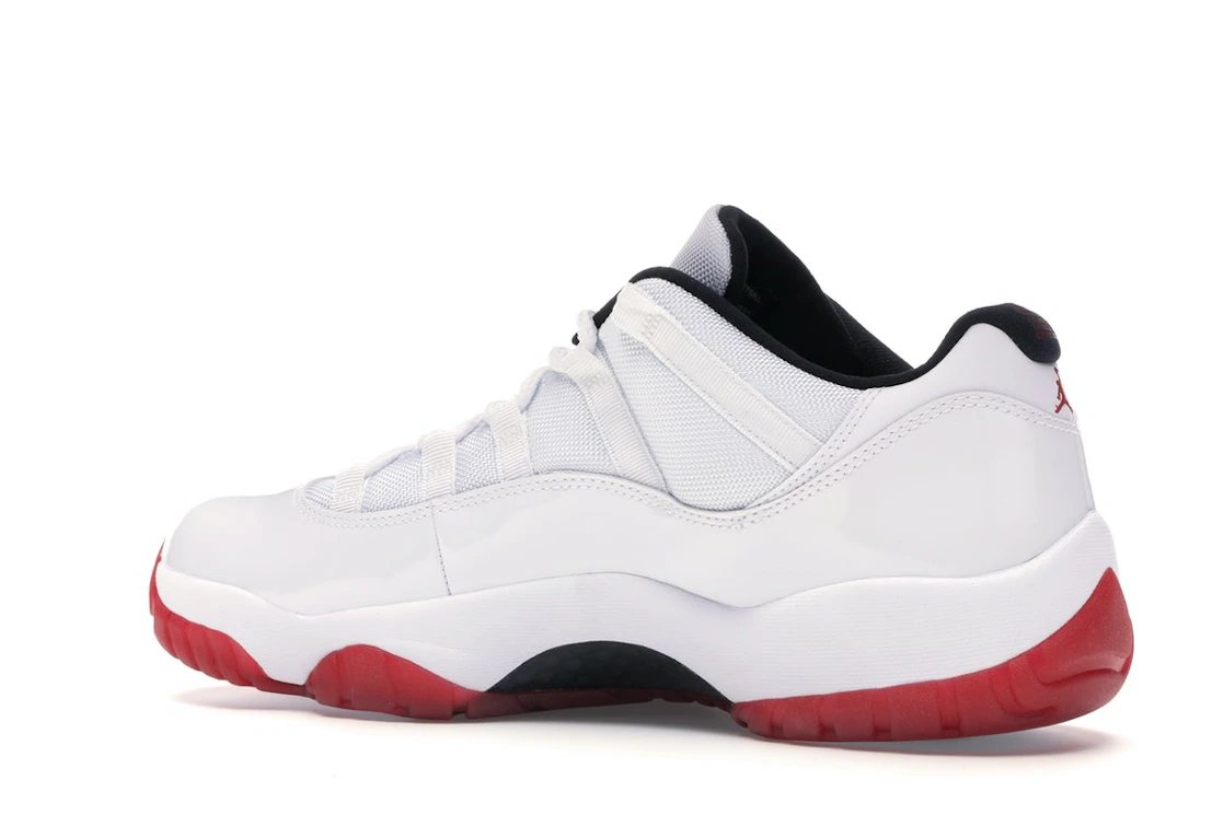 Vue 22 de Jordan 11 Retro Low White Red (2012)