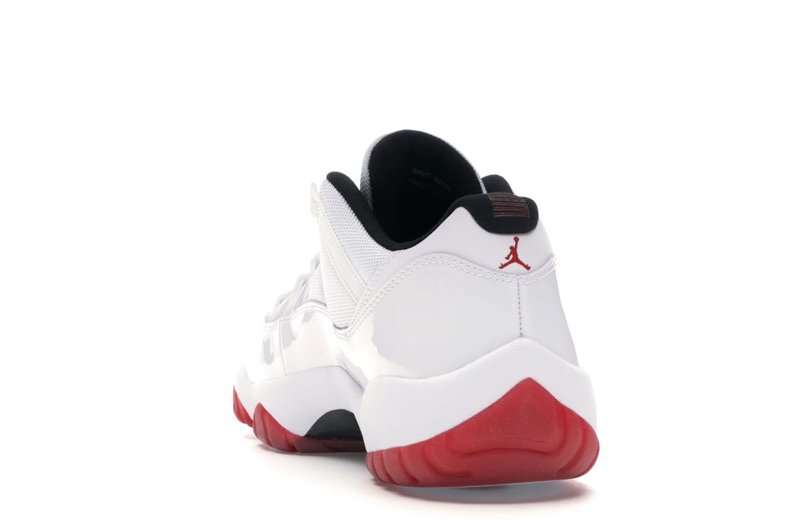 Vue 26 de Jordan 11 Retro Low White Red (2012)