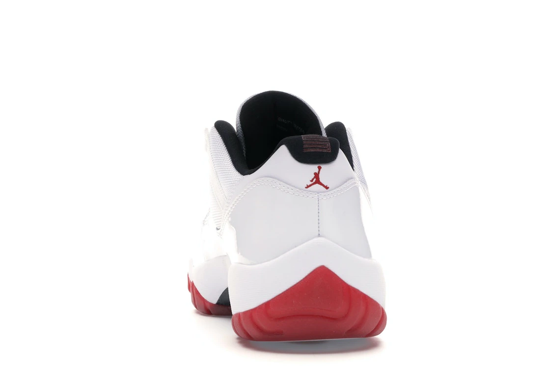 Vue 27 de Jordan 11 Retro Low White Red (2012)
