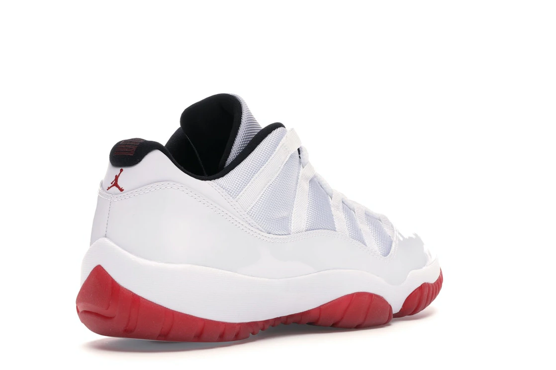 Vue 32 de Jordan 11 Retro Low White Red (2012)