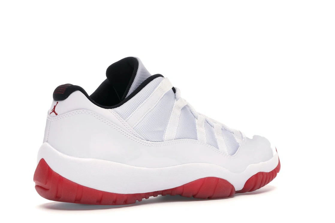 Vue 33 de Jordan 11 Retro Low White Red (2012)
