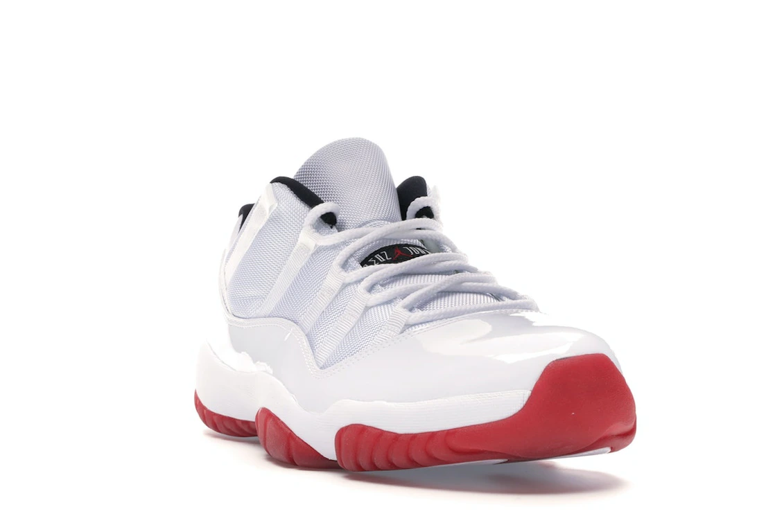 Vue 7 de Jordan 11 Retro Low White Red (2012)
