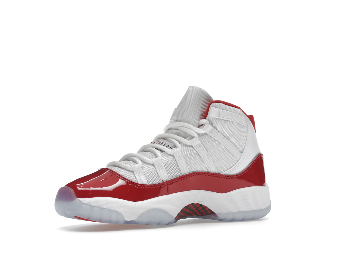 Vue 16 de Jordan 11 Retro Cherry (2022) (GS)