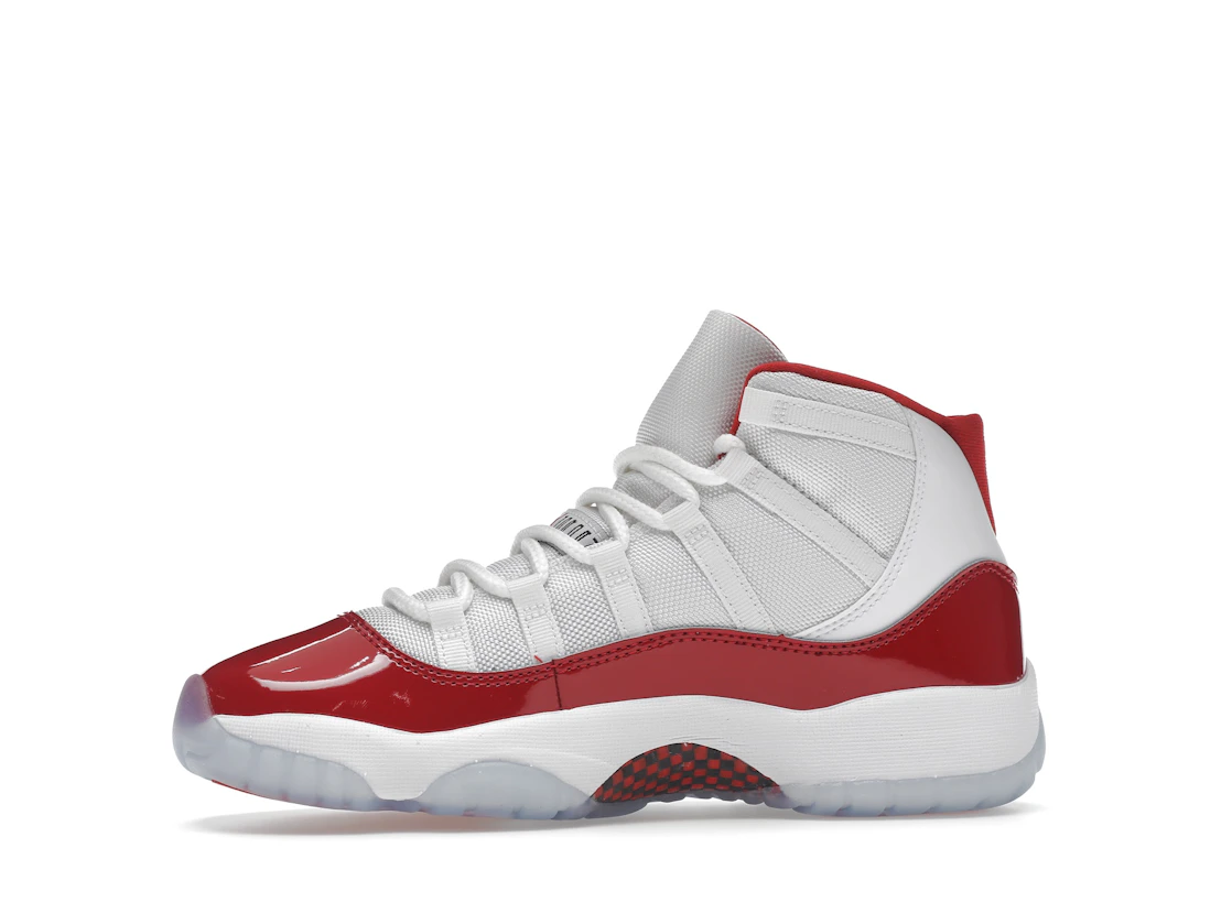 Vue 18 de Jordan 11 Retro Cherry (2022) (GS)