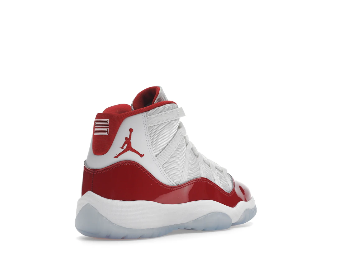Vue 32 de Jordan 11 Retro Cherry (2022) (GS)