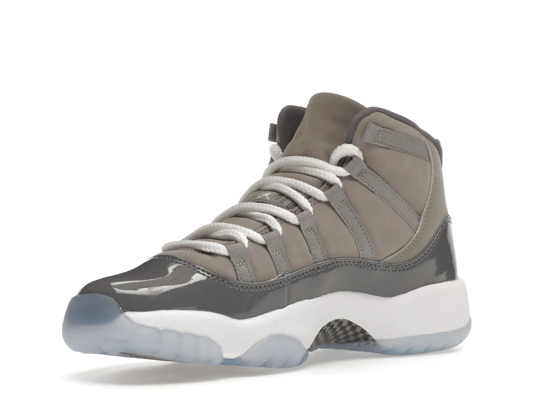 Vue 15 de Jordan 11 Retro Cool Grey (2021) (GS)