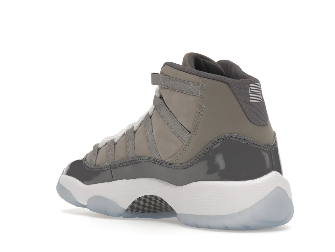 Vue 24 de Jordan 11 Retro Cool Grey (2021) (GS)