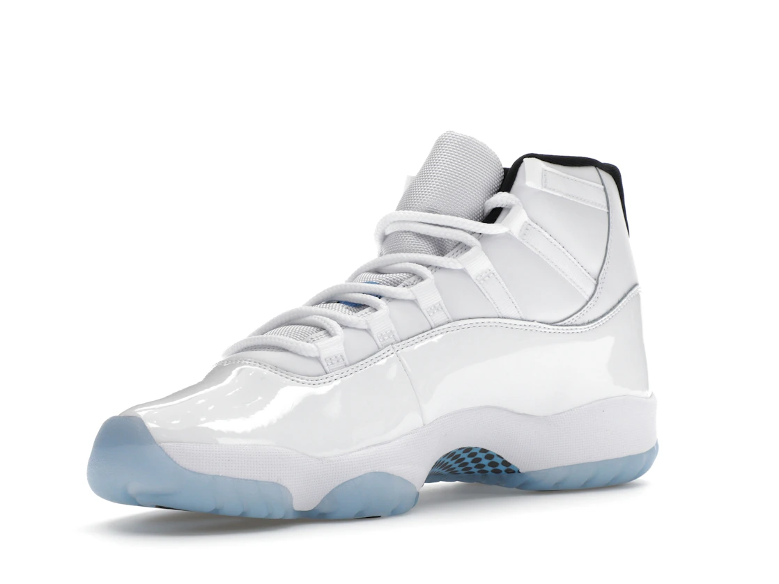 Vue 15 de Jordan 11 Retro Legend Blue (2024)