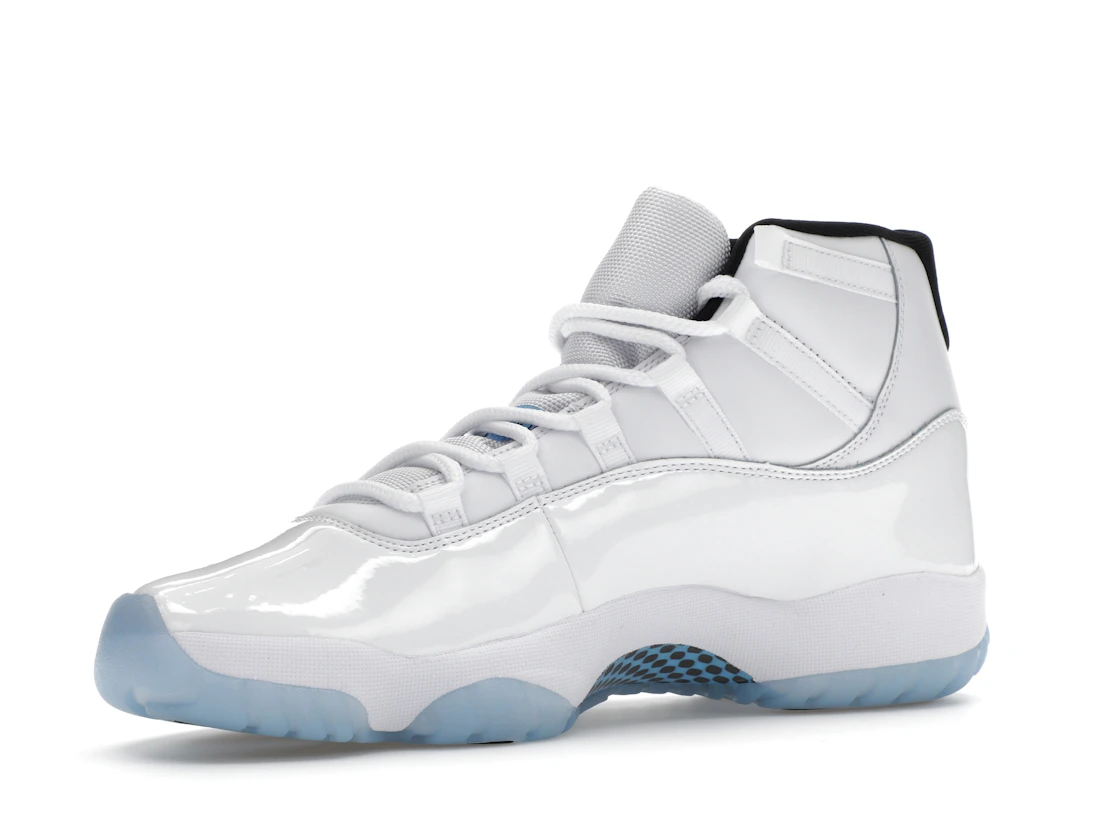 Vue 16 de Jordan 11 Retro Legend Blue (2024)