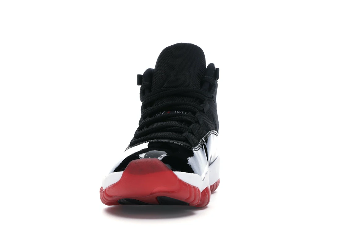 Vue 11 de Jordan 11 Retro Playoffs Bred (2019)