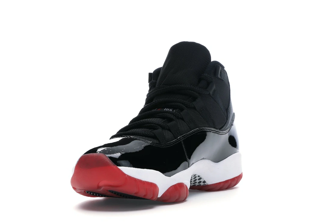 Vue 13 de Jordan 11 Retro Playoffs Bred (2019)