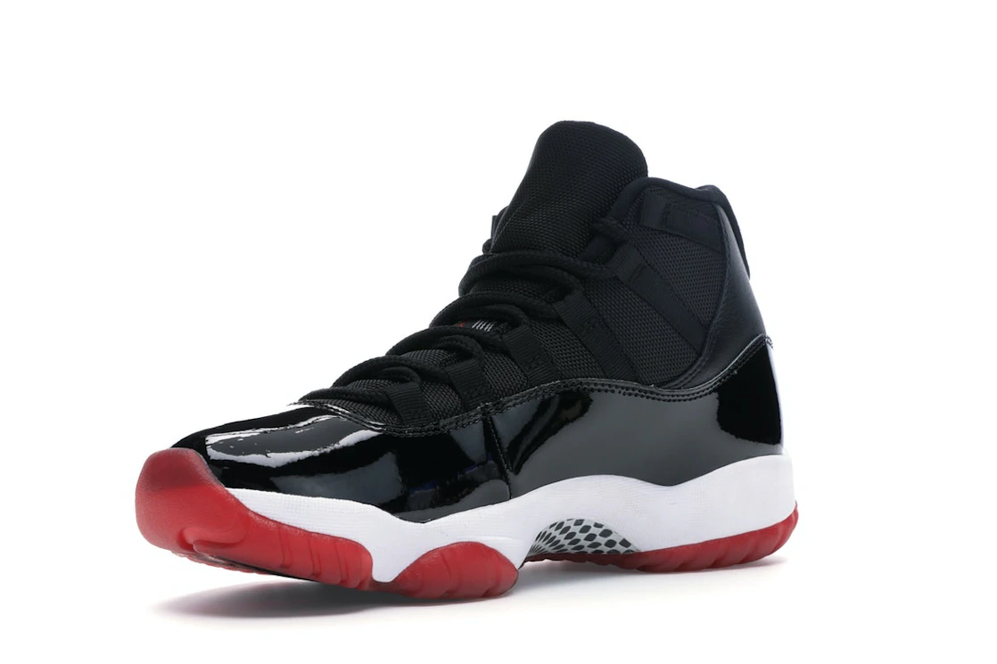 Vue 15 de Jordan 11 Retro Playoffs Bred (2019)