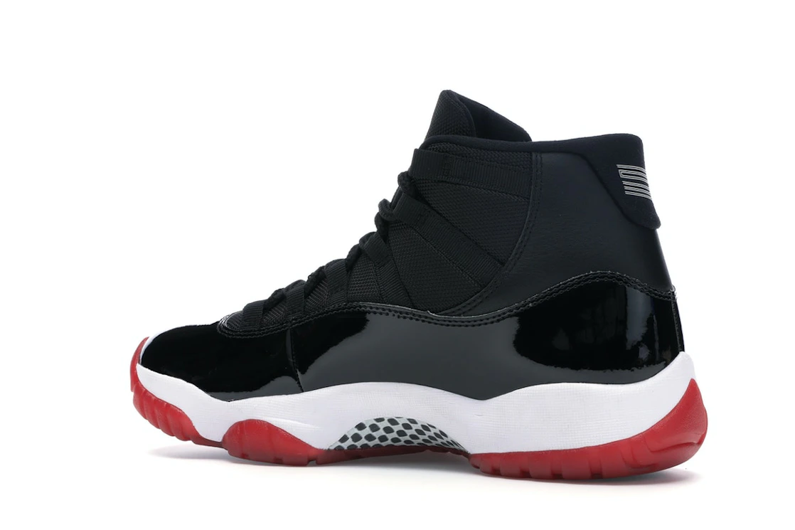 Vue 22 de Jordan 11 Retro Playoffs Bred (2019)