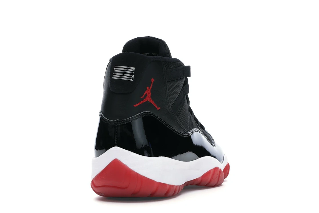 Vue 30 de Jordan 11 Retro Playoffs Bred (2019)