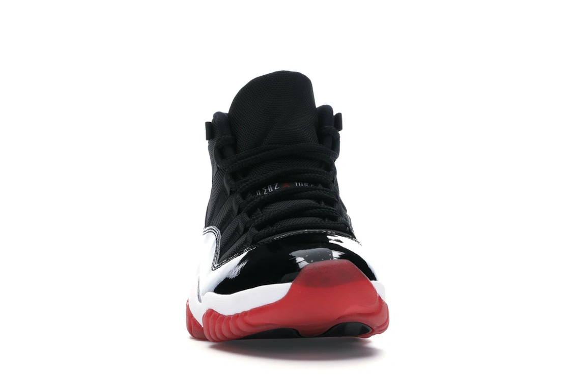 Vue 9 de Jordan 11 Retro Playoffs Bred (2019)