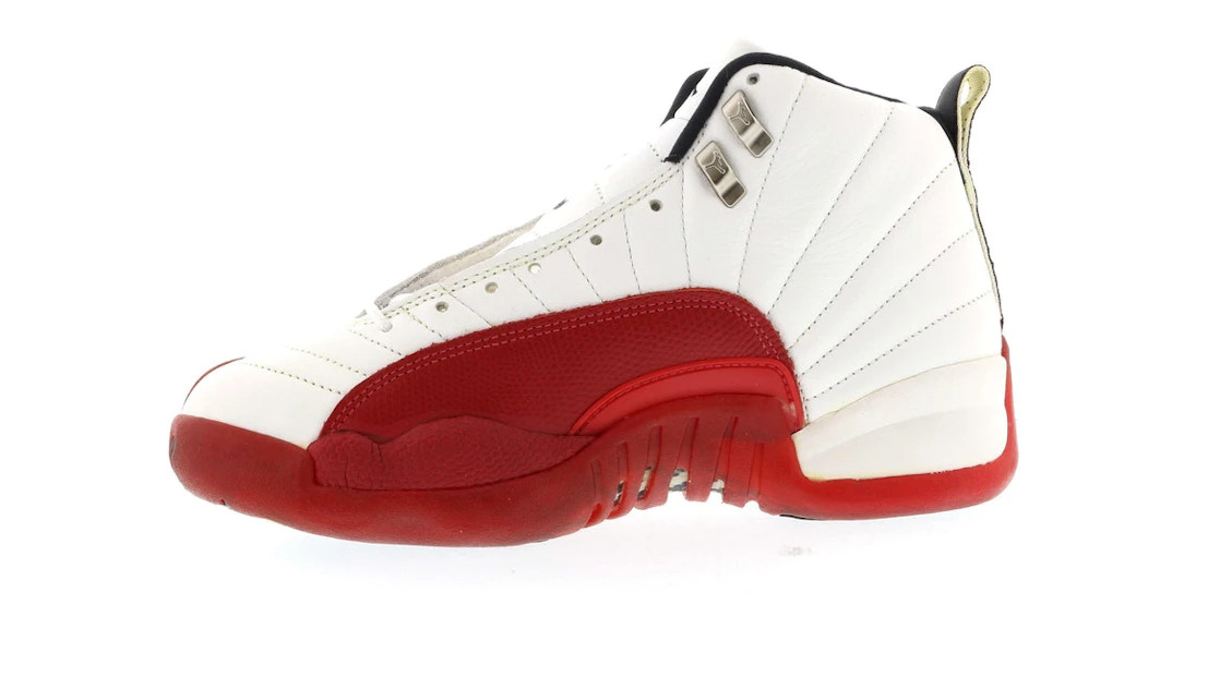 Vue 13 de Jordan 12 OG Cherry (1997)