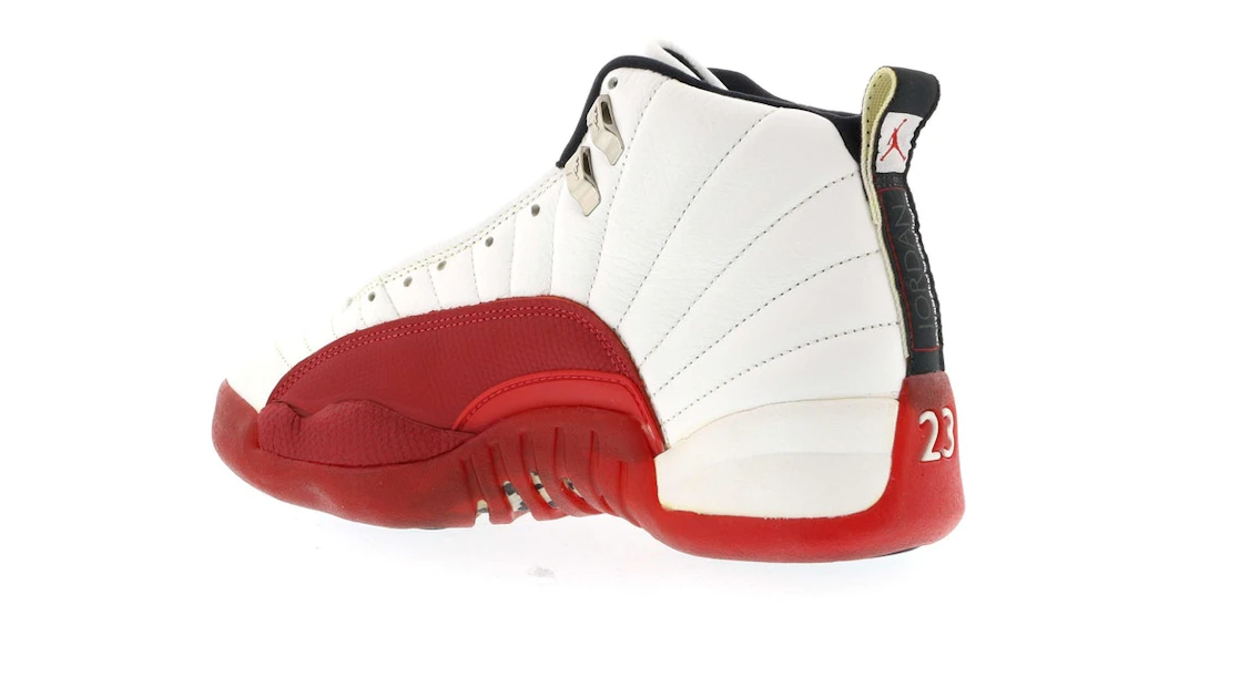 Vue 16 de Jordan 12 OG Cherry (1997)